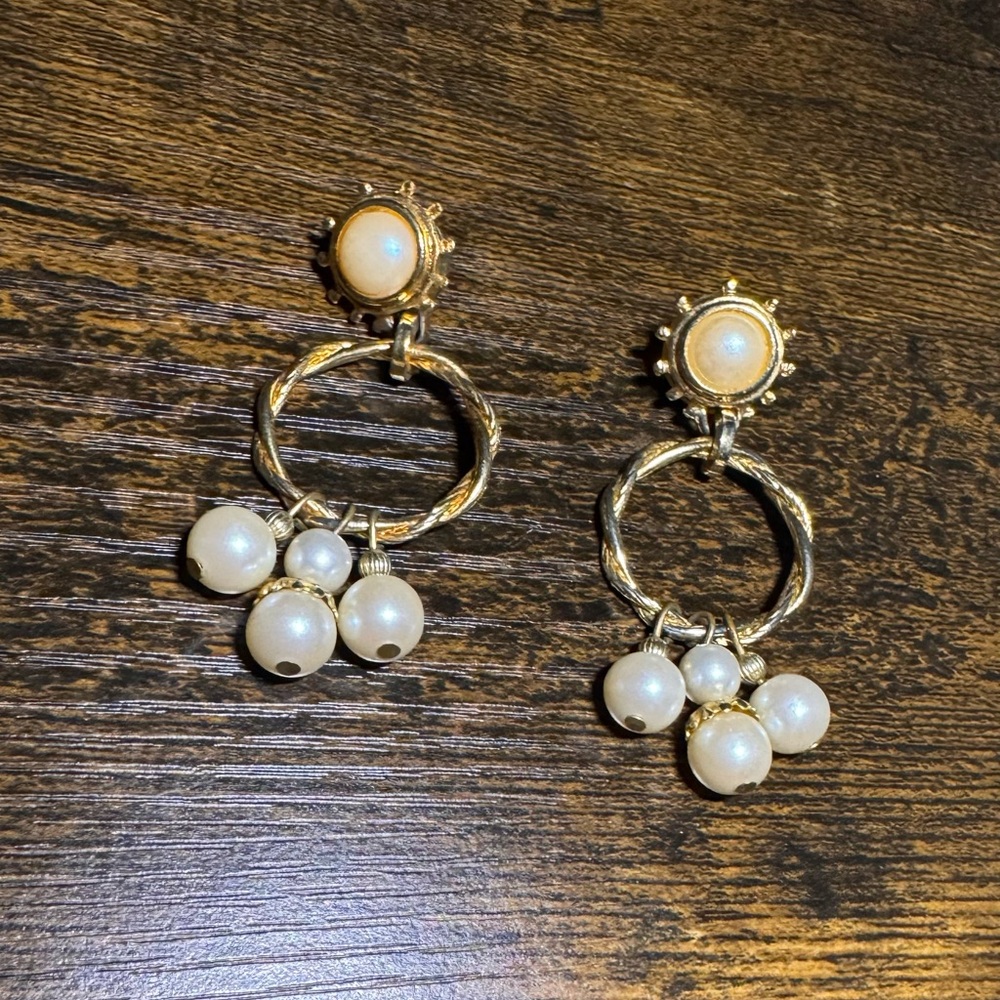 Elegant Gold and Pearl Drop Earrings